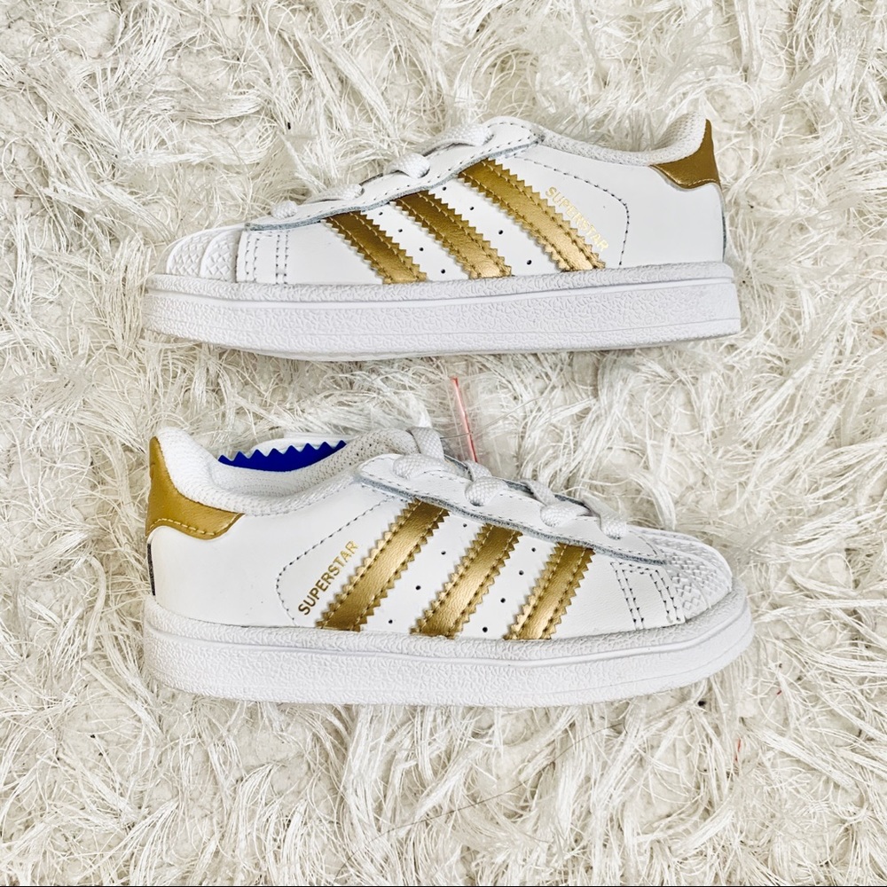 adidas | white gold stripe superstar shelltoe